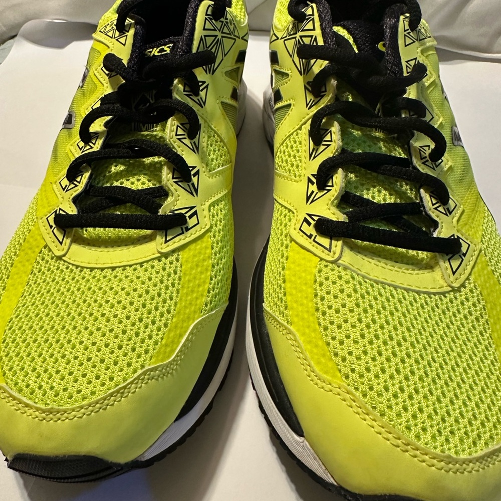 Final Price Drop Asics GT-2000 Fluorescent Yellow Running Shoes - Picture 6 of 13